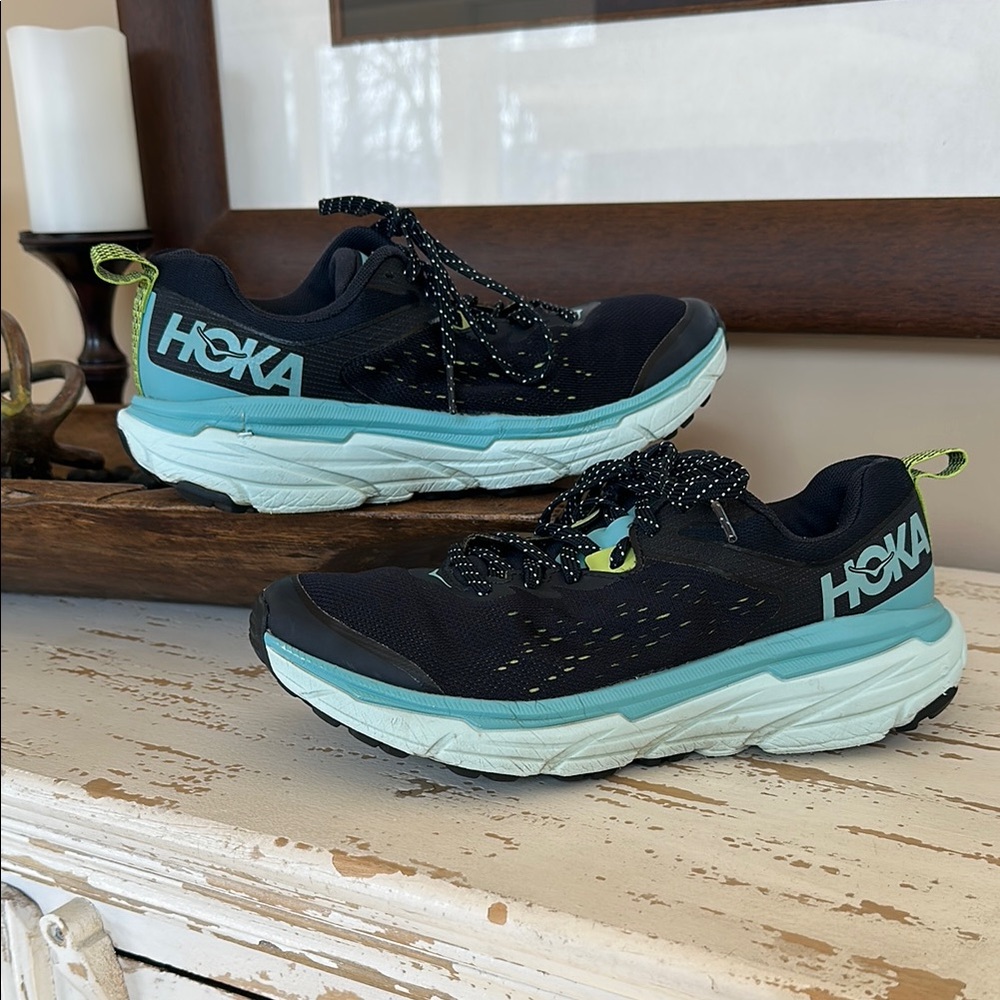 Hoka Challenger ATR 6 Women’s Size 9